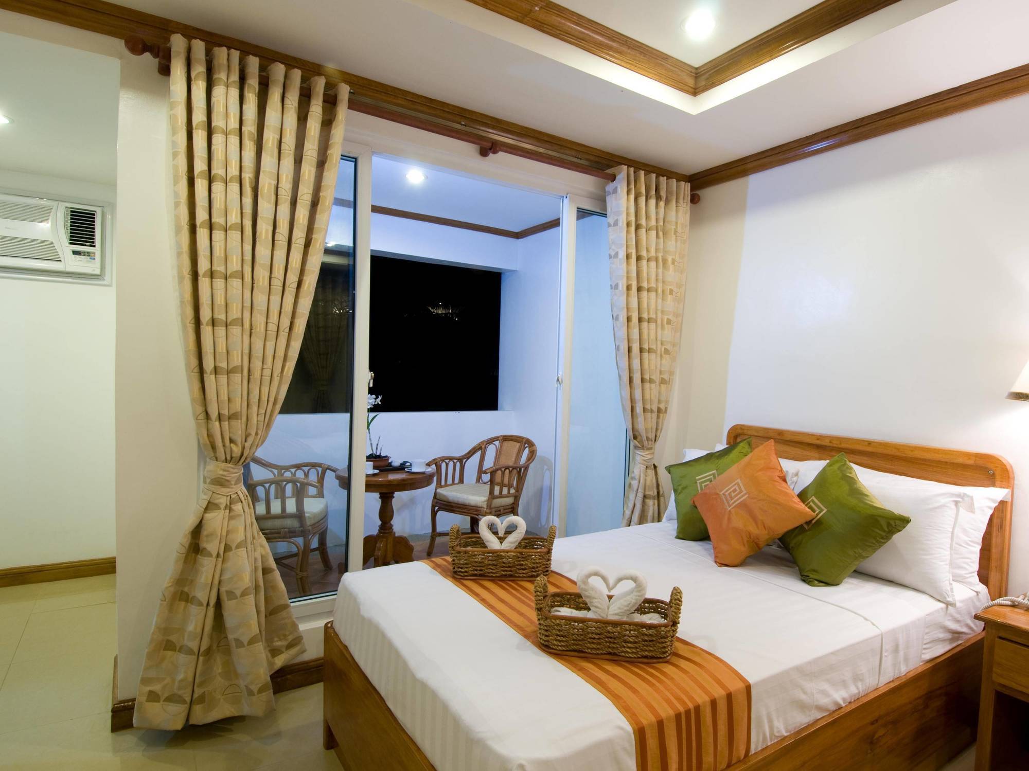 Hotel Grand Boracay 4*