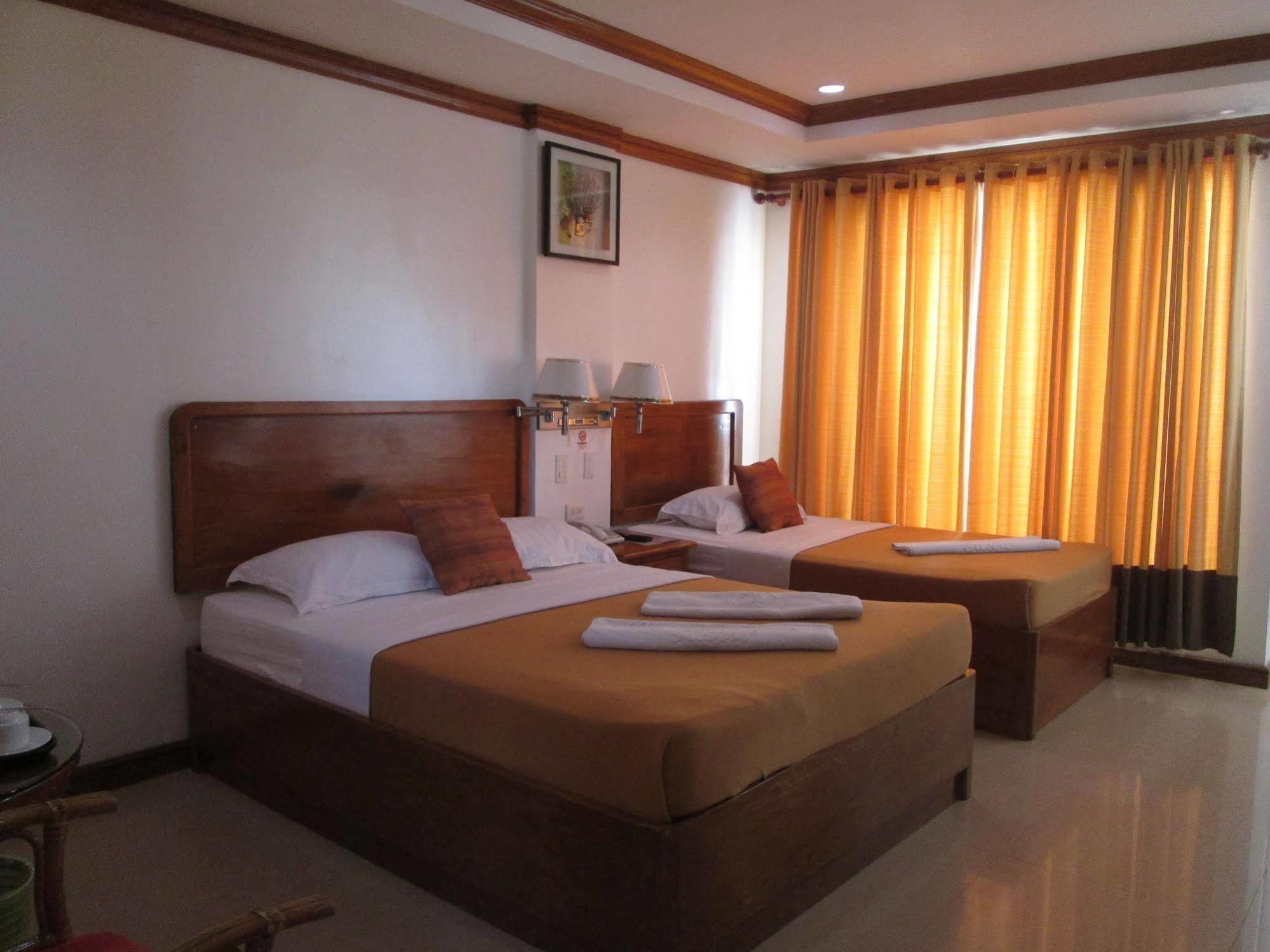 Hotel Grand Boracay 4*