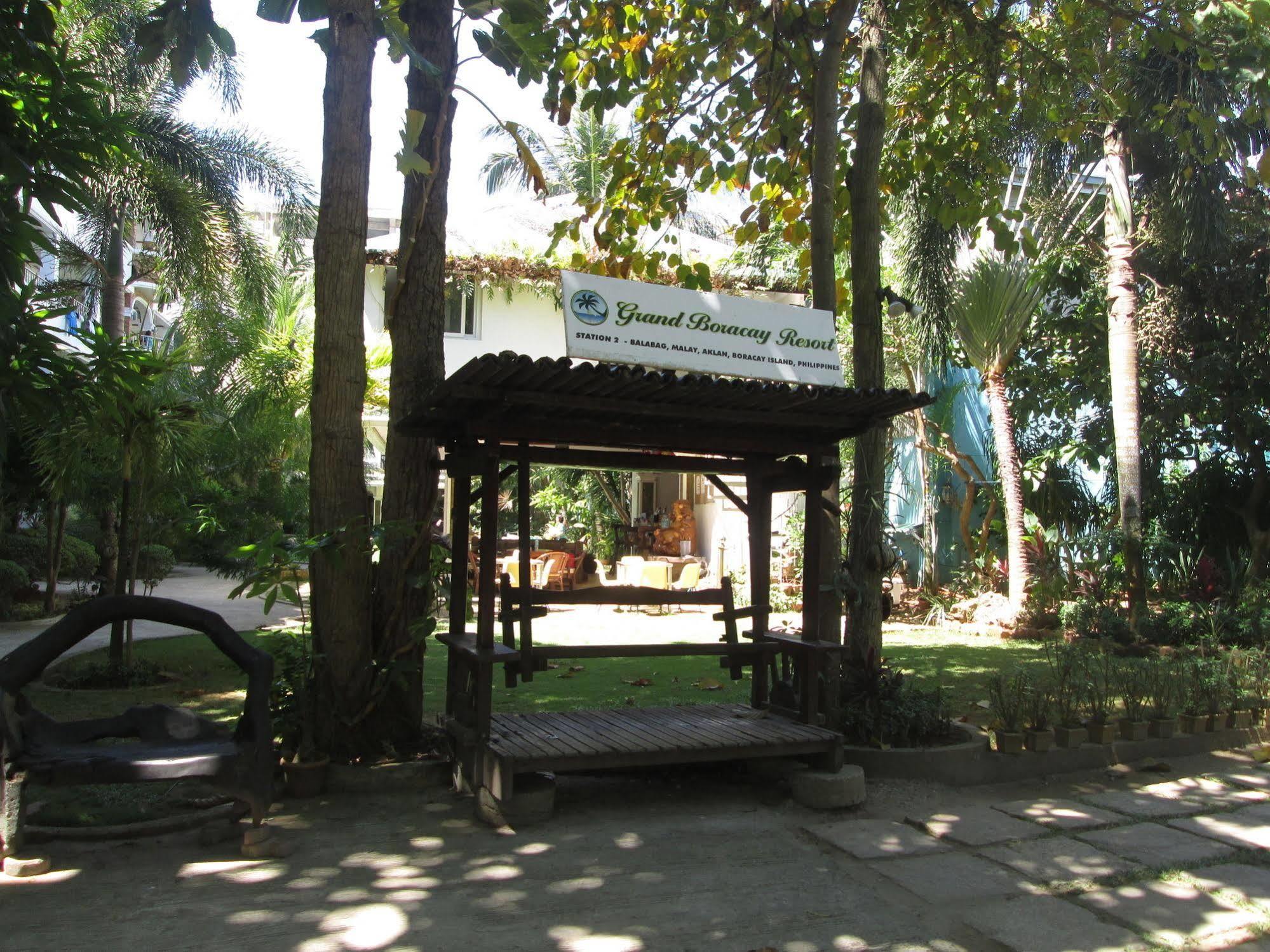 Hotel Grand Boracay 4*